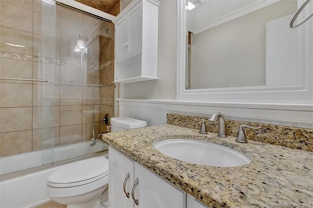 2 bed, 1.0 bath, 899 sqft, $2,200 — Photo 4