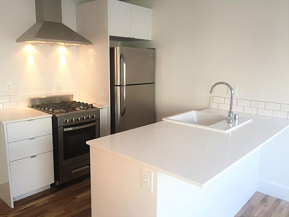 2nd image of 1926 Clinton St APT 16