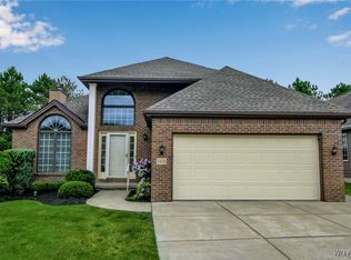 8476 Chadway Ct, Williamsville, NY 14221
