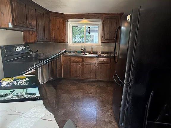 5th image of 81 Robinson St