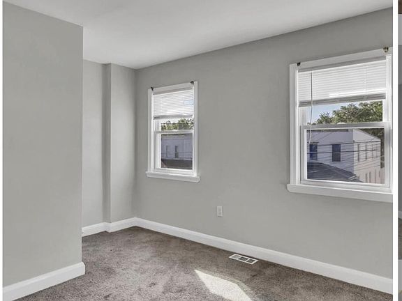 5th image of 3156 Strickland St