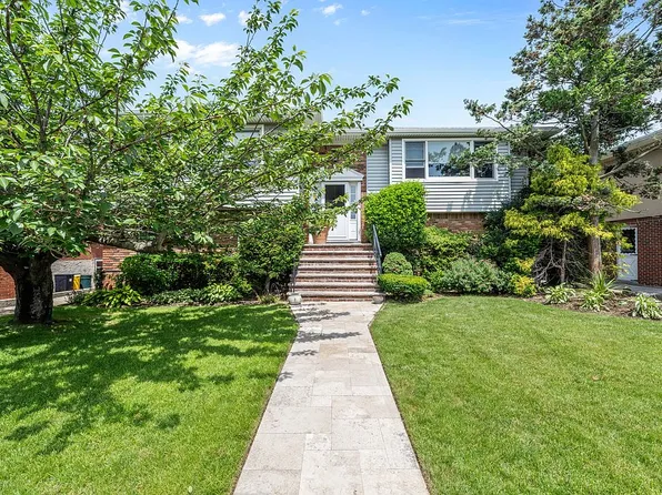 240 Pearl St, Lawrence, NY 11559