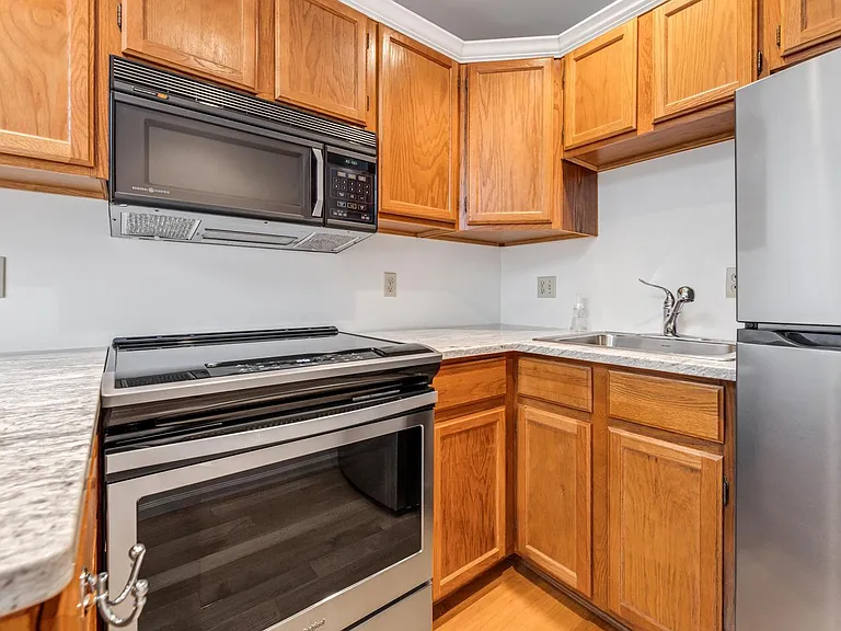 121 S Main St #1 — Photo 4