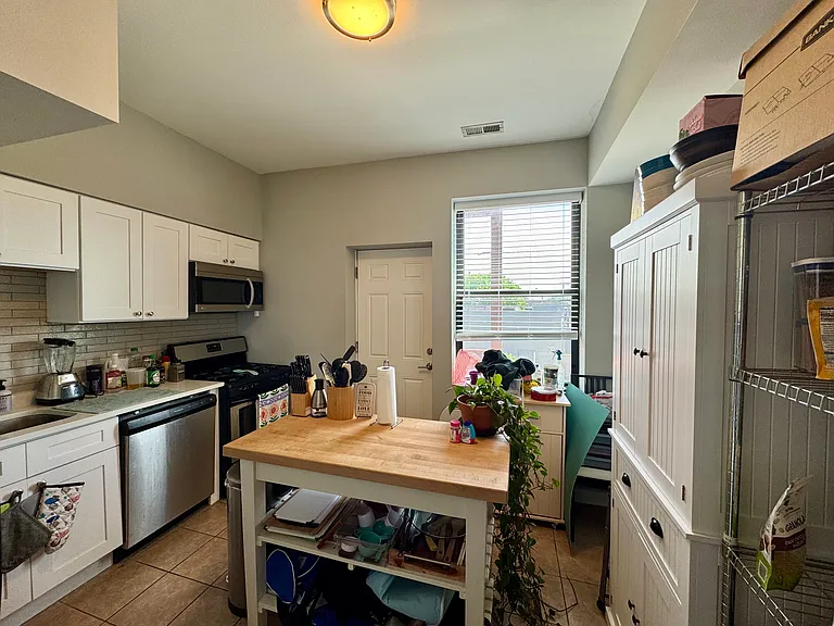 1553 W Olive Ave #2W — Photo 1
