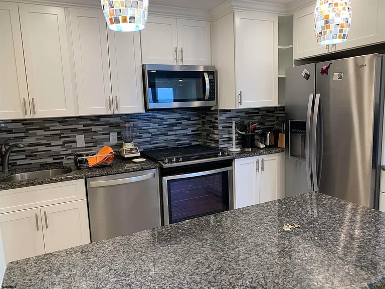 9400 Atlantic Ave #818 — Photo 4