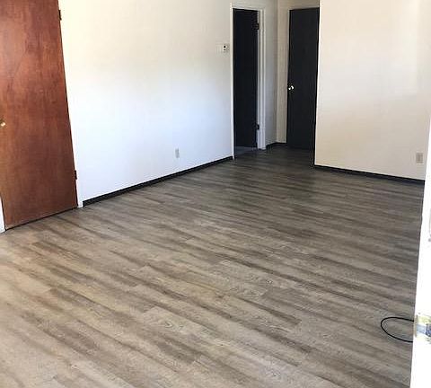 5th image of 712 Main St APT D