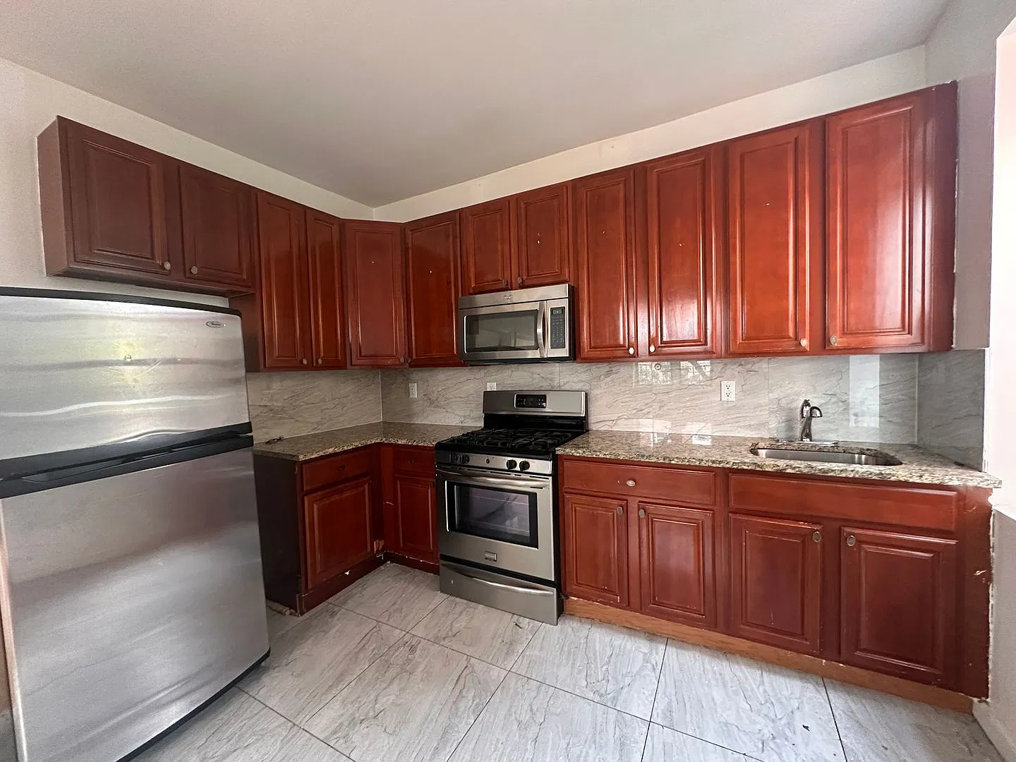 1755 Hobart Ave — Photo 1