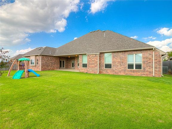 3rd image of 14909 Trumball Cir