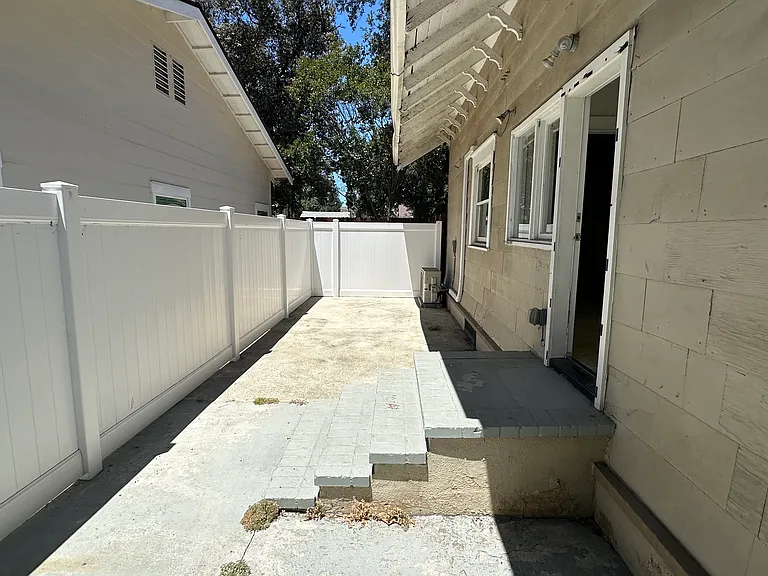 402 S Sycamore St #402 — Photo 9