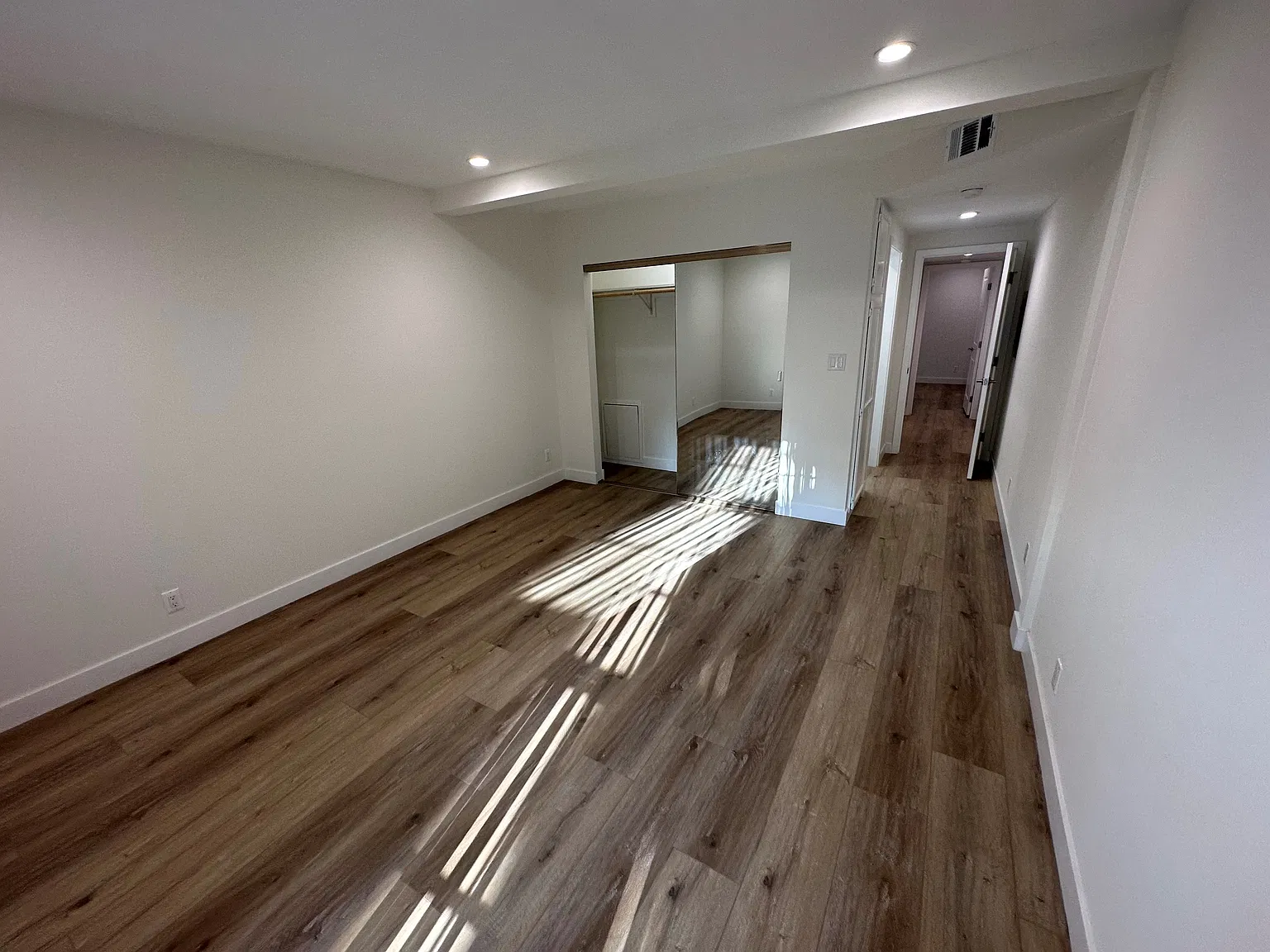 2 bed, 1200 sqft, $3,595 — Photo 2