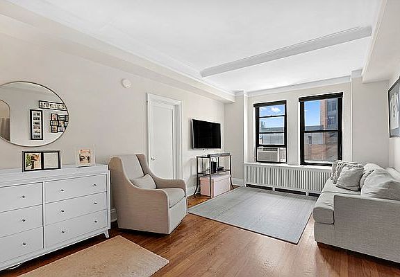 5th image of 7 Park Ave APT 19