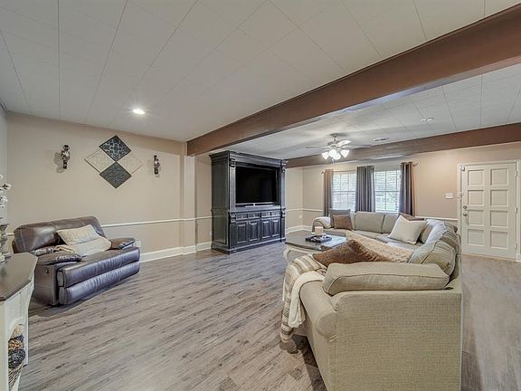 3rd image of 103 N Bernice Dr