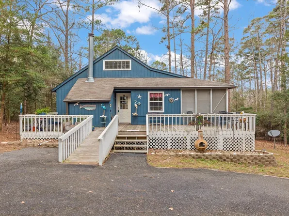 215 Peachtree Ln, Holly Lake Ranch, TX 75765