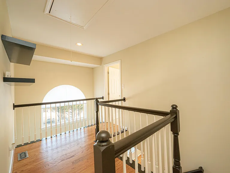 7036 Kings Manor Dr — Photo 17