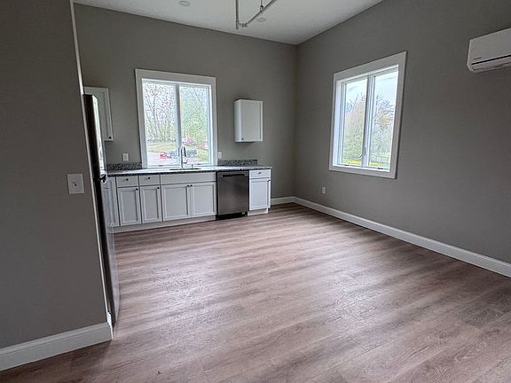 3rd image of 396 High St #103