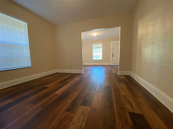 5th image of 510 W Plaza Pl