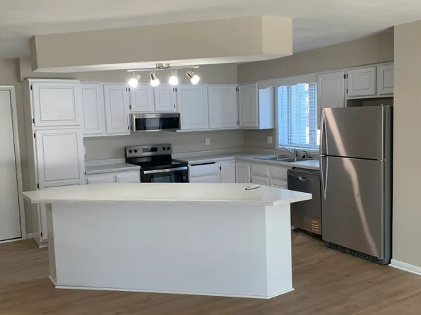 133 Woodview Dr, Cottage Grove, WI 53527