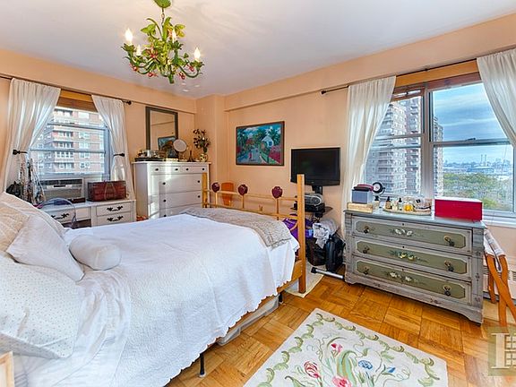 3rd image of 572 Grand St APT G1002