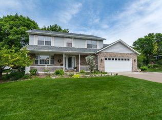3022 Halcyon Dr, Bettendorf, IA 52722