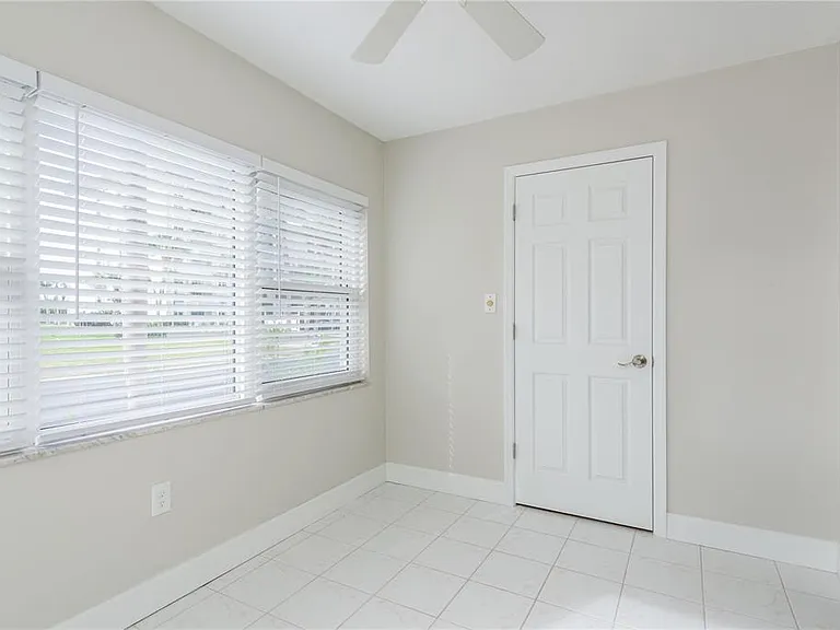 8 Glencoe Pl #104 — Photo 22