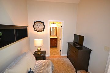 Plenty of storage. Full size dresser with a 32" Samsung SMART TV on top. WIFI running at 13Mbps.