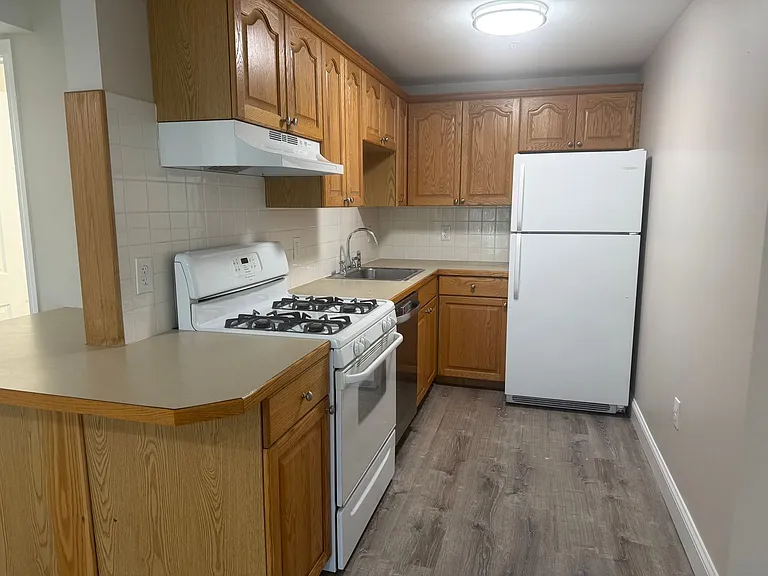 Pondsview Apartments — Photo 45