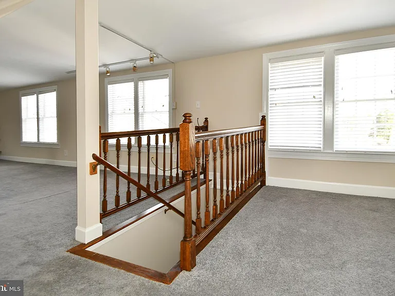 17 Apt #1 — Photo 23