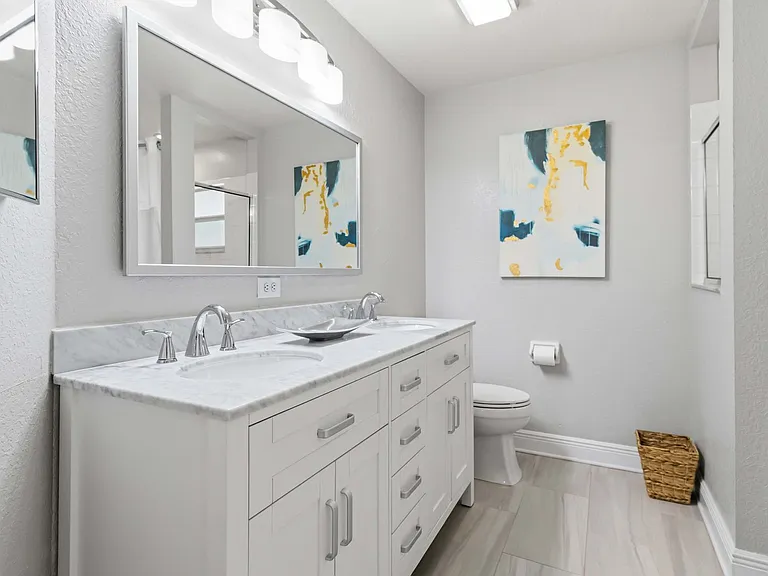 5028 Southampton Cir — Photo 16