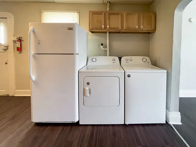 824 W University Ave — Photo 5