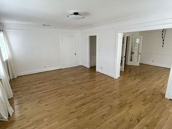 5th image of 1941 N Vermont Ave #4