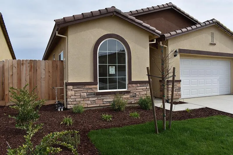 3 bed, 2.0 bath, 1620 sqft, $2,250 — Photo 3