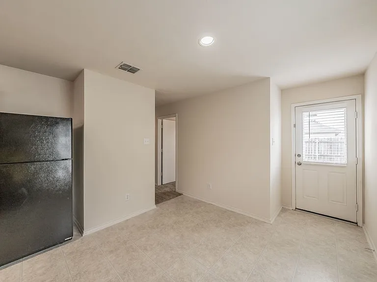 8864 Valley River Dr — Photo 4