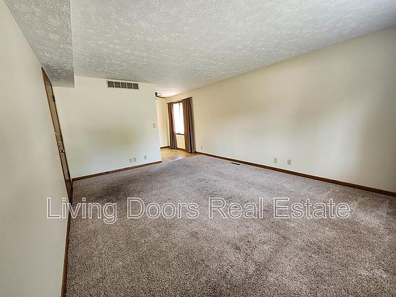 5th image of 2037 South St