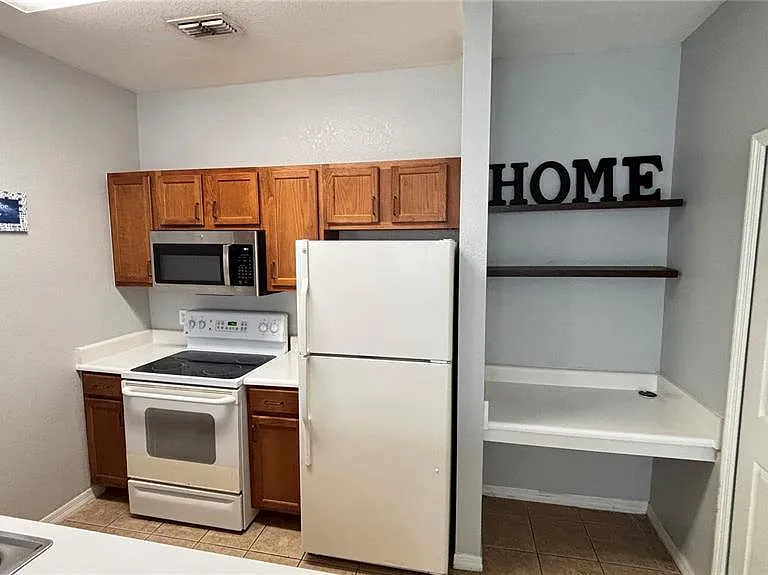 8103 Lillies Way #108 — Photo 3