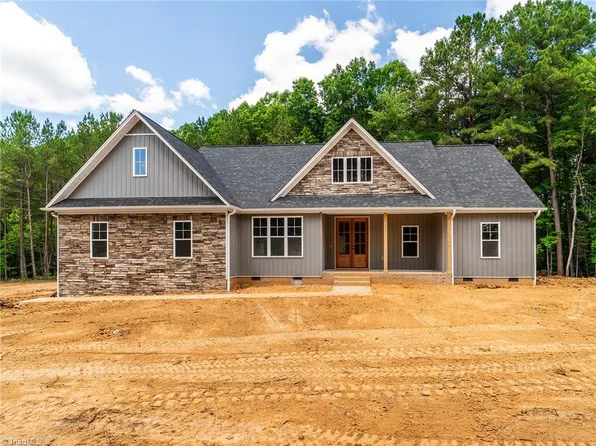 2111 Briggstone Dr, Burlington, NC 27215