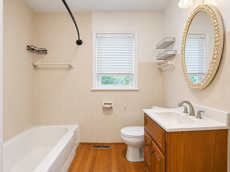800 Locust St — Photo 6