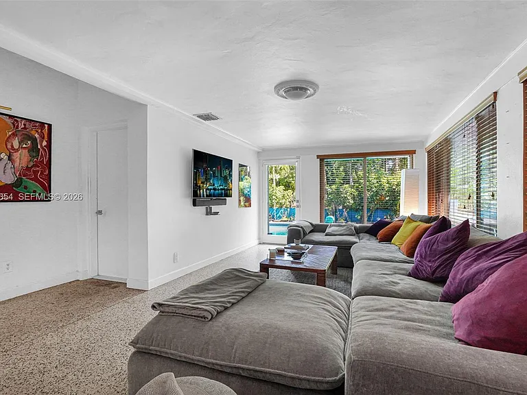 9325 NE 5th Ave — Photo 16