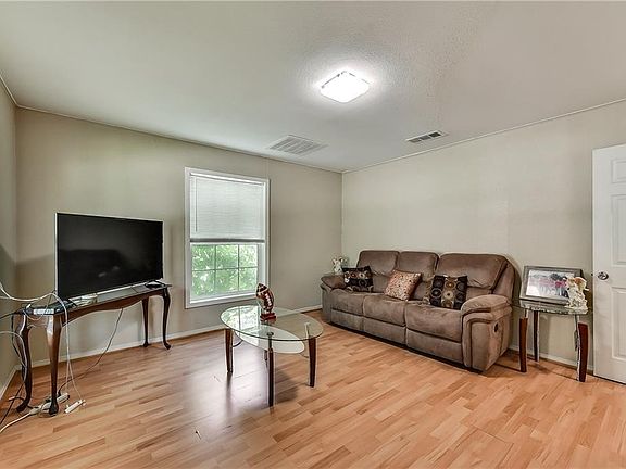 5th image of 2027 W 12th Ave