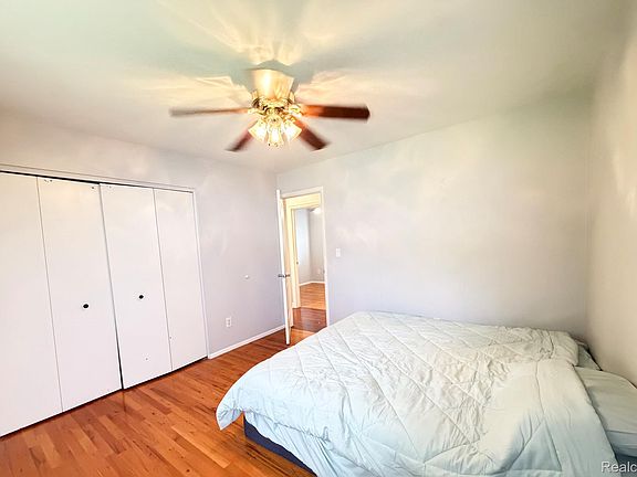 5th image of 8439 Plumbrook Rd