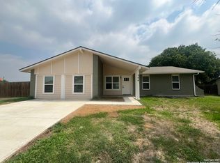 200 Royal Dr, Converse, TX 78109