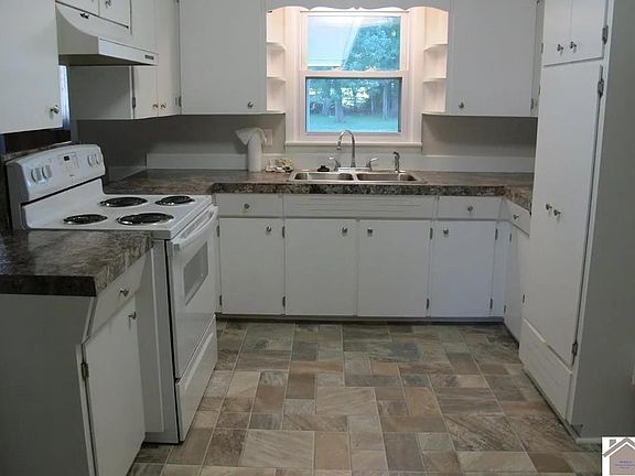 2nd image of 105 Park Ave