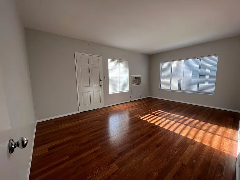 1500 N Buena Vista St #B — Photo 29