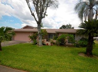 213 Leafwood Rd, Tarpon Springs, FL 34689