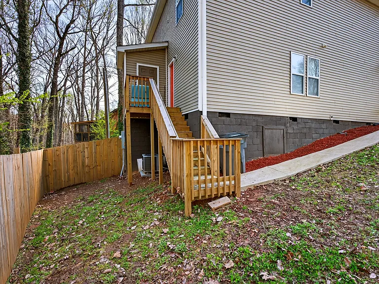 100 Parkstone Dr — Photo 15