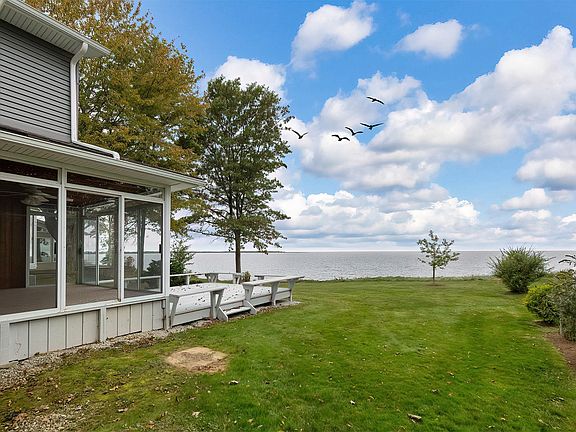 3rd image of 2690 Lakeside Dr
