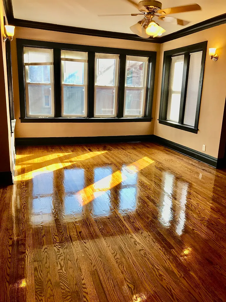 2 bed, 1000 sqft, $1,550 — Photo 3