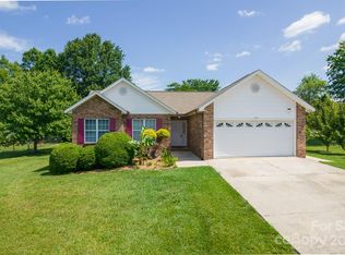 102 2nd Ave NW, Hildebran, NC 28637