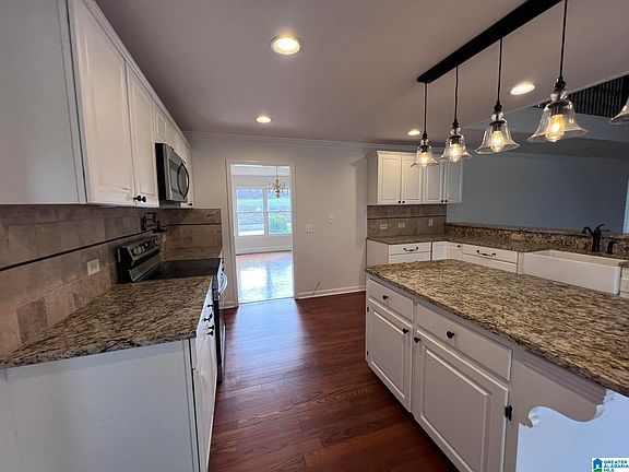 5th image of 940 Pinecliff Dr