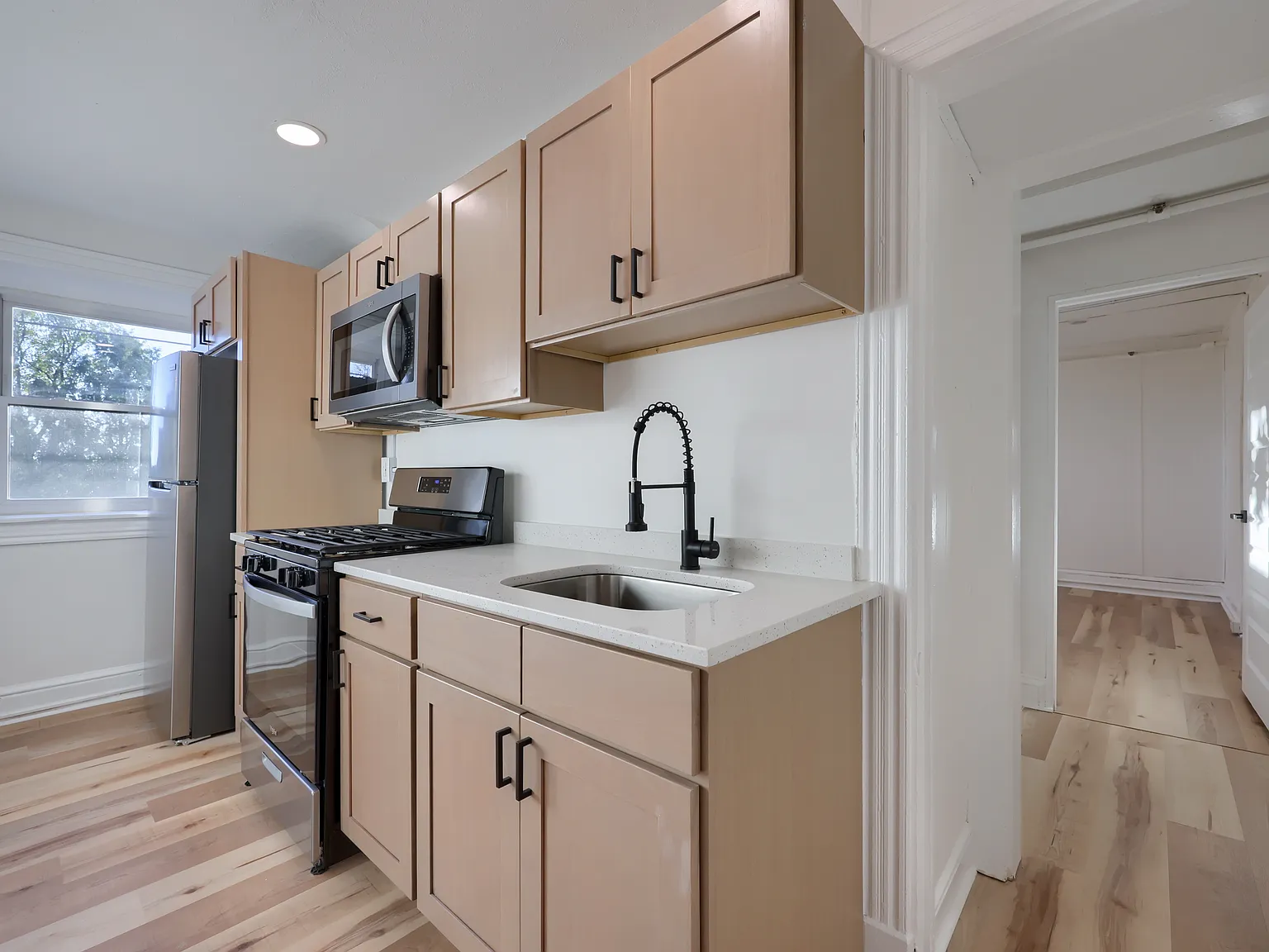 1 bed, 725 sqft, $1,315 — Photo 2