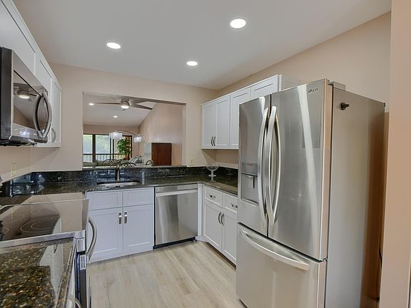 3rd image of 5055 Oak Hill Lane #223